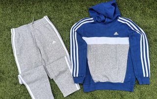 Chándal Adidas Niño. Talla 10 años