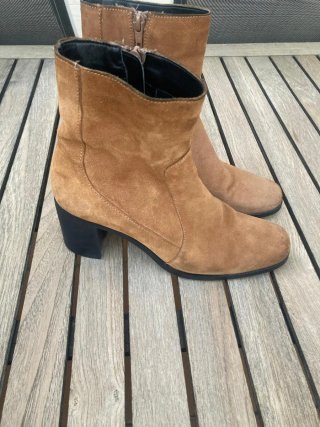 Botines de ante marrón