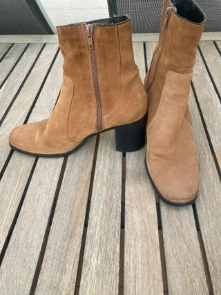 Botines de ante marrón