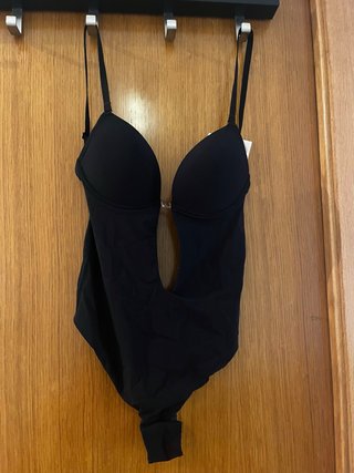 Body negro nuevo con etiqueta