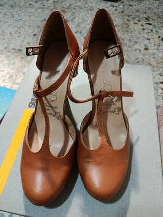 Zapatos de tacón MAGO marrones
