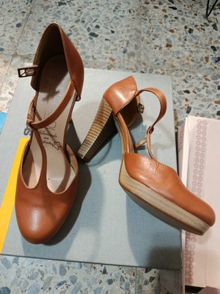Zapatos de tacón MAGO marrones