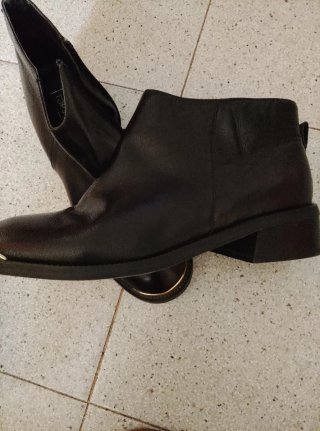 Botines de piel negros
