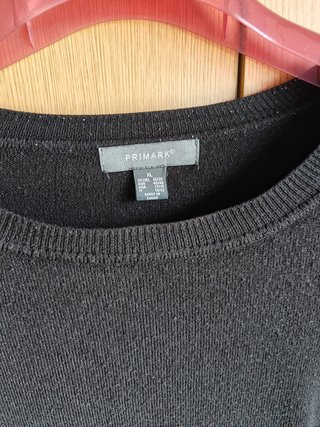 Blusa Preta com Detalhe de Botões