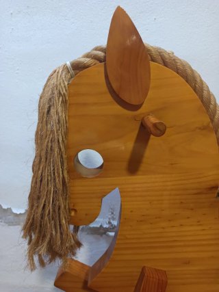 Caballo balancín de madera