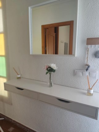 Mueble recibidor suspendido blanco