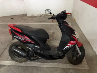 Yamaha Jog R Scooter Negra y Roja