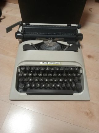 Máquina de escribir Olivetti Lettera 10