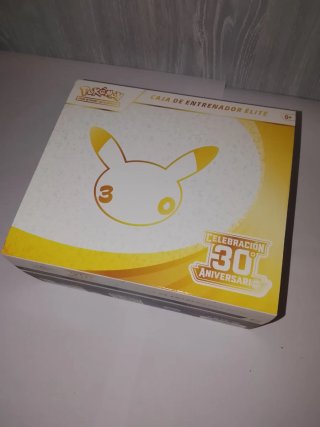 ETB Pokémon 30 Aniversario sin sobres (Abierta)