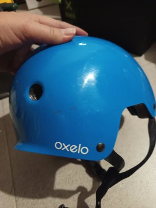Casco azul para patinete