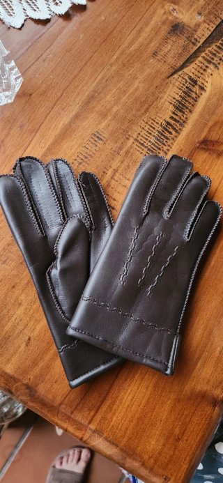 Guantes de piel marrones. Nuevos