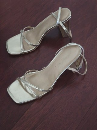 Sandalias tacón doradas "Greta Petit Dorado" Mim