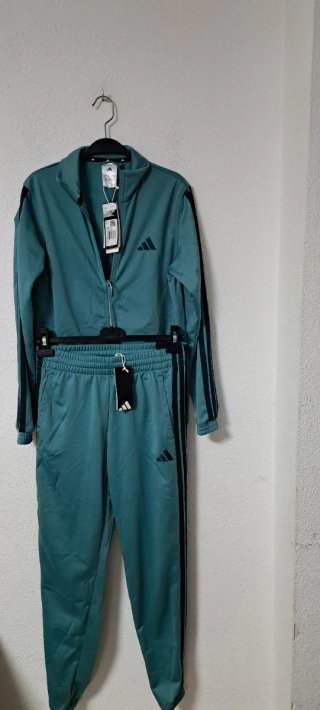 Conjunto deportivo Adidas verde azulado