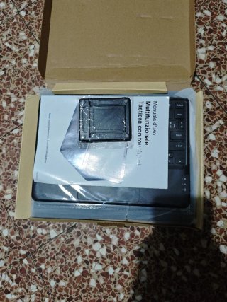 Custodia Tablet Nera con Tastiera e Touchpad