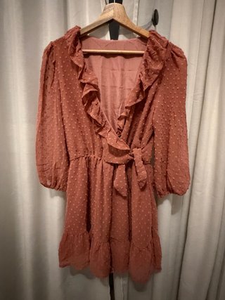 Vestito rosa con pois e volant