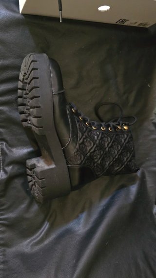Botines Guess Negros Acolchados