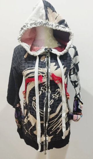 Sudadera con capucha Desigual.