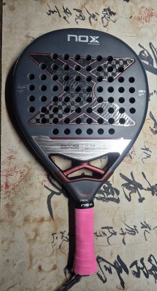 Pala de pádel Nox AT10 Genius 12K 2025