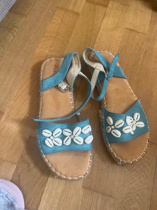 Sandalias Turquesa con Conchas Talla 38