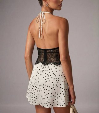 Vestido Corto de Lunares con Encaje