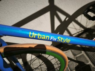 Bicicleta de carretera azul