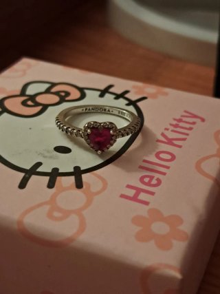Anillo Pandora Corazón, la talla es XS