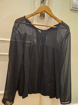 Camisa negra de manga larga transparente