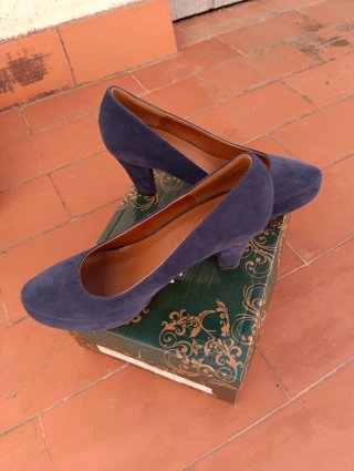 Zapatos de tacón azul marino