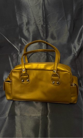 Bolso de hombro estilo Y2K dorado