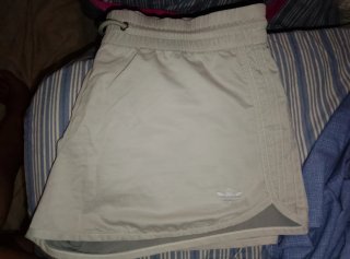 Shorts deportivos Adidas beige mujer
