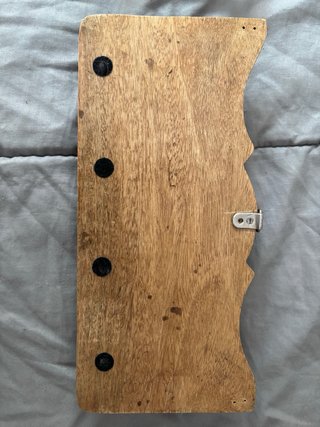 Perchero de madera con ganchos