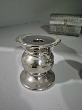 Juego de 2 candelabros de metal plateado