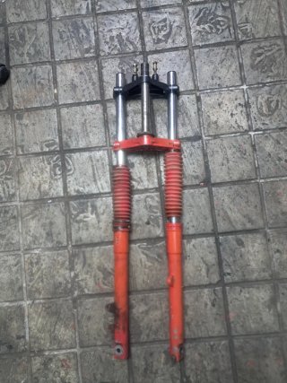 Horquilla de suspensión y rueda delantera