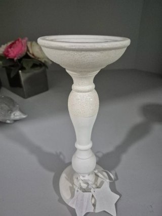 Candelabro de madera blanco