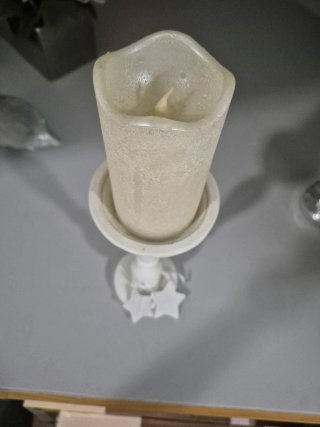 Candelabro de madera blanco