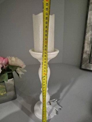 Candelabro de madera blanco