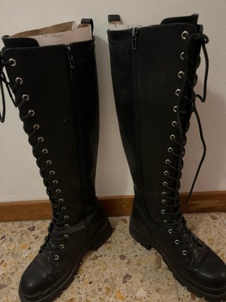 Botas altas negras con cordones talla 38