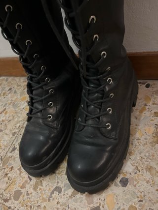 Botas altas negras con cordones talla 38