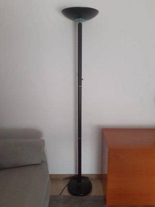 Lámpara de pie negra. Perfecto estado. Gradua Luz.
