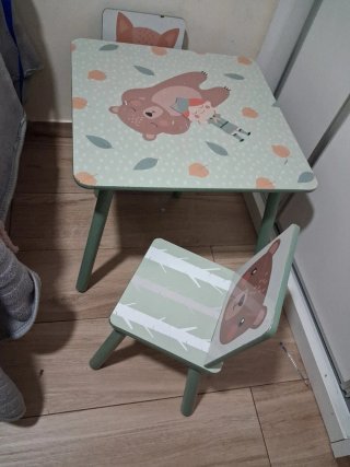 Mesa y silla infantil con diseño de animales