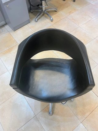 Dos Sillónes de tocador  de Peluquería Negro