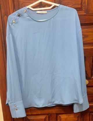 Camisa Mango azul con botones