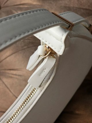 Bolso de hombro blanco