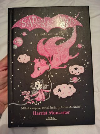 Libro Isadora Moon se mete en un lio