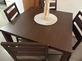 Mesa comedor extensible con 4 sillas