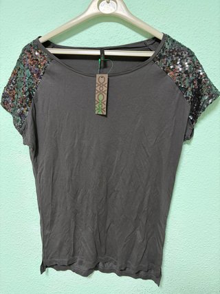 Camiseta Gris con Lentejuelas Benetton