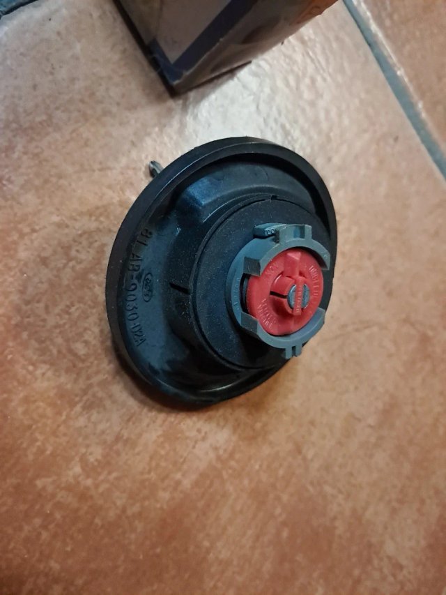 FORD ESCORT , ORION. TAPON DEPOSITO COMBUSTIBLE.