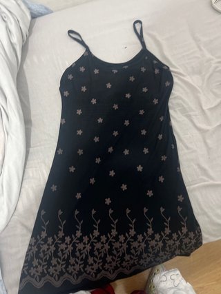 Vestido negro con flores