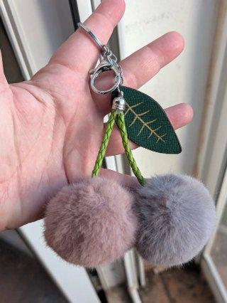 Llavero Pompón Cerezas para Bolso