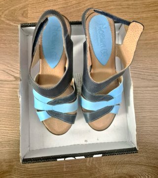 Sandalias de cuña.